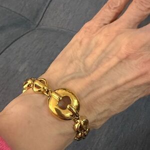Monet Vintage Chunky Gold Plated Interlocking Circle Link Bracelet. Signed.